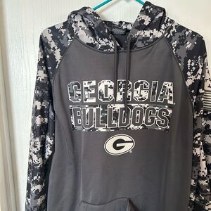 Georgia Bulldog black Camo hoodie from Colosseum. Size XL. Pocket needs sewn.